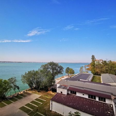 Paradis Apartments - By The Lake Mamaia Exterior photo